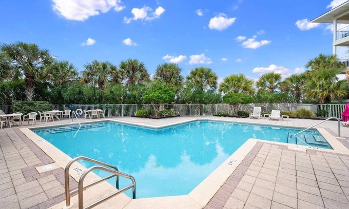 Navarre Beach Condo | Short Stays, Big Savings! 3- & 4 Night Getaway. Pool & 3 min Walk to the Beach!