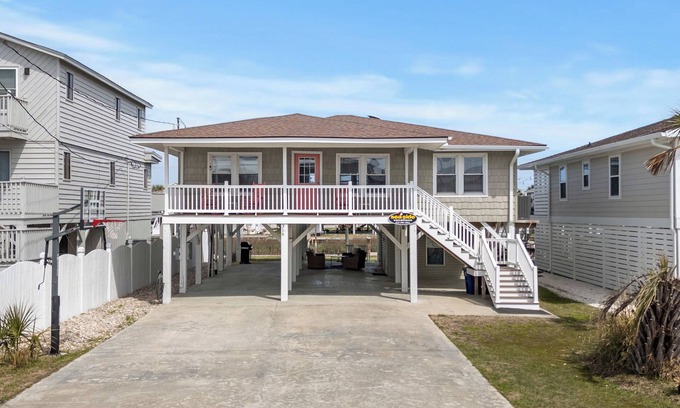 North Myrtle Beach House | Short stays with discounts thru Sept. Bike friendly channel home private dock.