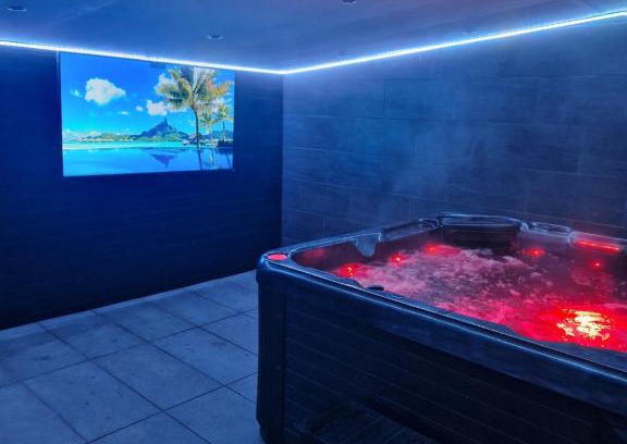 Rusholme Apartment | Short Stopzzz & Indoor Hot Tub