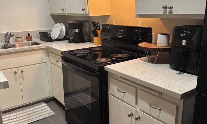 Wilshire Apartment | Short-Term Cozy Studio Apartment