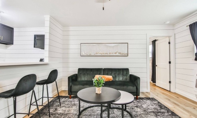 Lubbock Apartment | Short Term Rental 1BR, Furnished, Paid Utilities, Pet-Friendly, Free Internet.