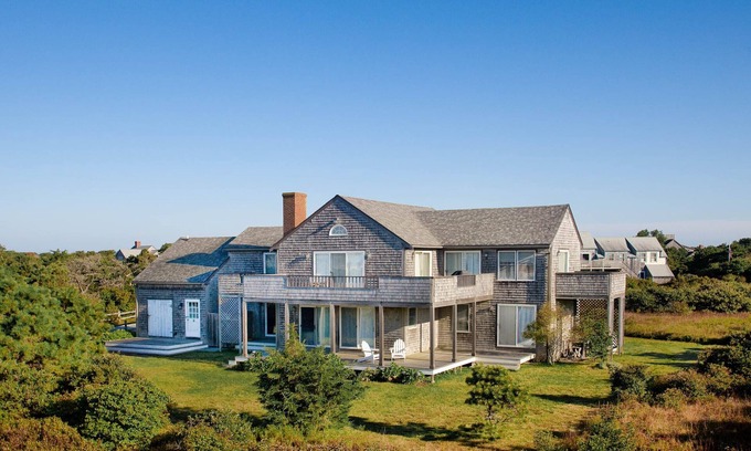 Surfside House | Short walk to best beach in Nantucket - great family house