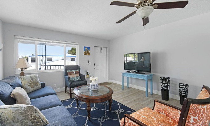 Singer Island Apartment | Short Walk to Dining - Close to Beach - Snorkeling - Surfing - Wi-Fi