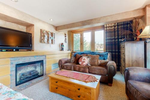 Big Sky Apartment | Shoshone 1913