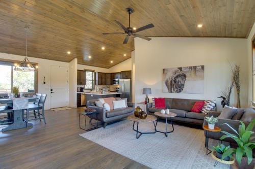 Show Low House | Show Low Cabin with Deck, Near Golfing and Hiking!
