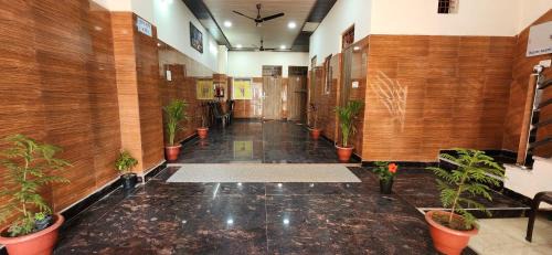 Vrindavan Hotel | Shree Radha Rani Dham, Near Iskcon and Prem Mandir