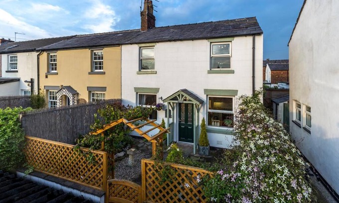 Lytham St. Anne's House | Shrimpers Cottage