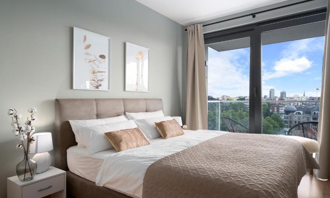Hasselt Apartment | SHS HOMES-LUXE HIGHRISE, 2 BEDROOMS, KITCHEN, FREE PARKING, STUNNING VIEW, LARGE TARRASSE, Workspace