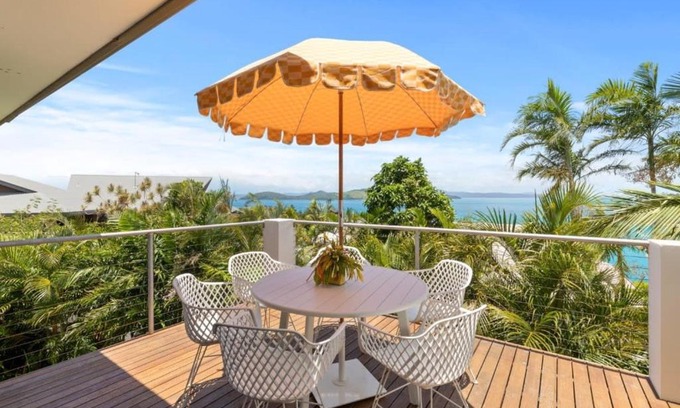 Shute Harbour House | Shutehaven Beach House