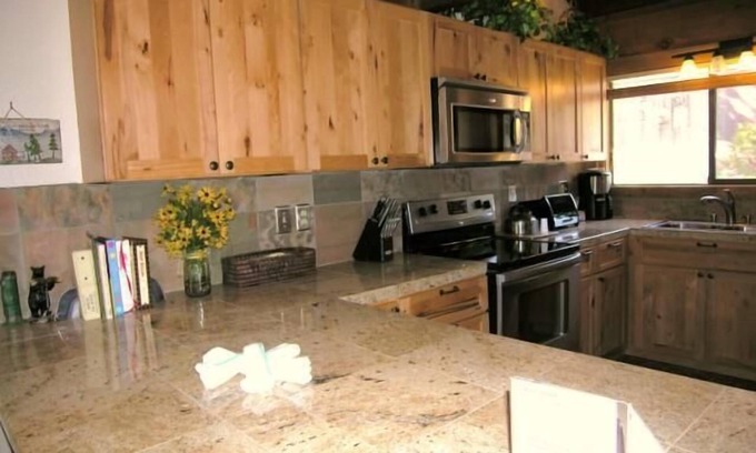Truckee Condo | Shuttle to the Village, the resort offers tennis, pickleball, swimming and more!