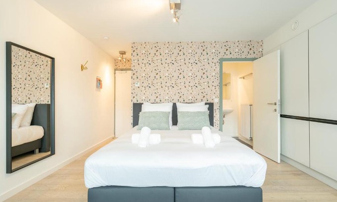 Antwerp Apartment | SHWAY - The Card Room Green Studio