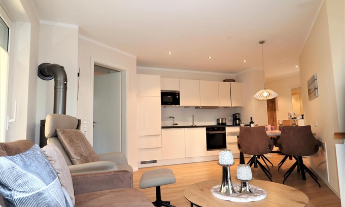 Fedderwardersiel Apartment | Sielhuus 5 - Sauna. Terrace. Family friendly.