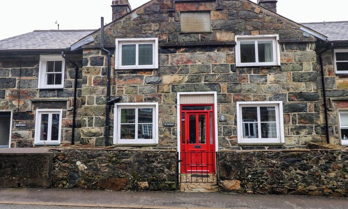 Beddgelert House | SI-YR-AFON, pet friendly, character holiday cottage in Beddgelert