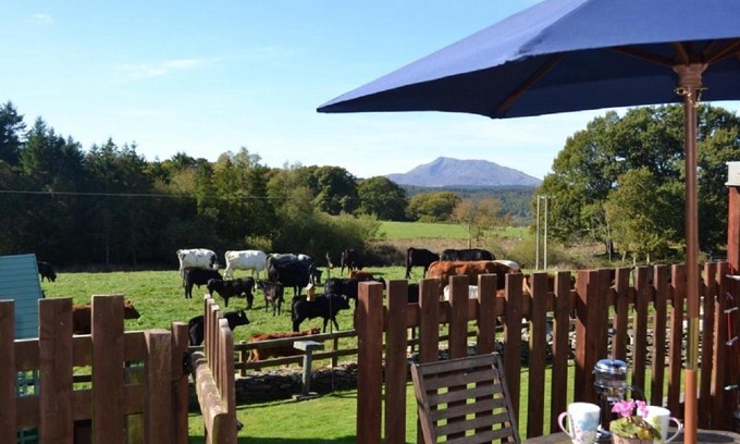 Gwynedd- Snowdonia House | Siabod, Betws y Coed, Snowdonia 2 en-suite bedrooms