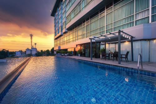 Racha Thewa Hotel | Siam Mandarina Hotel - Free BKK Airport Shuttle