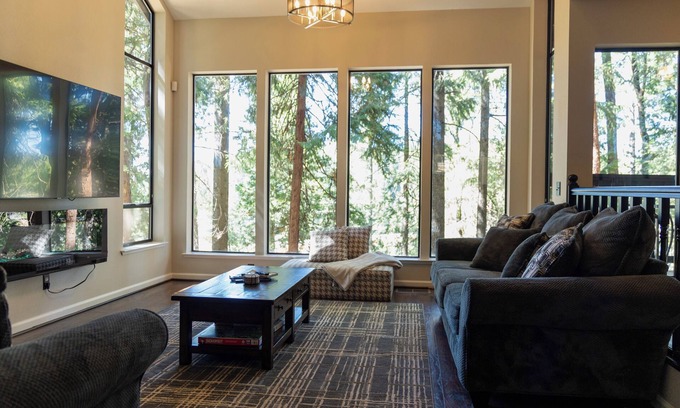 Pollock Pines Cabin | Sierra Cabin Retreat — Lake View and Trail Access