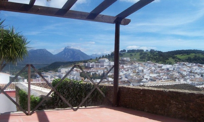 Prado del Rey House | Sierra de Grazalema, 2-6 people, town center, pool, garden, wifi.