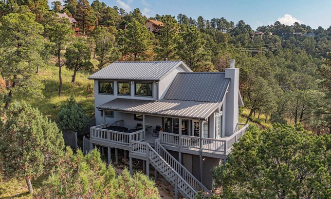 Alto House | Sierra Escape | Hot Tub, Close to Gulf!