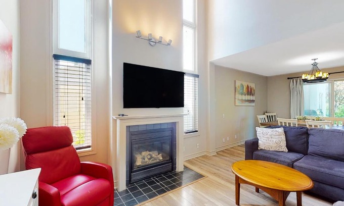 The Blue Mountains House | Sierra Lane 105