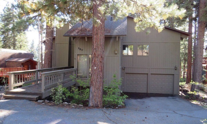 Lake Forest House | Sierra Sky in Dollar Point Tahoe City