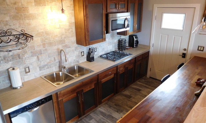 Alpine House | Sierra Vista Guest House-With Hot Tub For Stargazing-No Extra Cleaning/Pet Fees