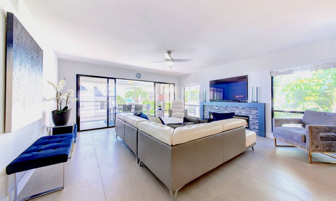 Siesta Key Village Apartment | Siesta Dreams Penthouse - OceanViews, Roof Deck, Private Beach Path, in Village!