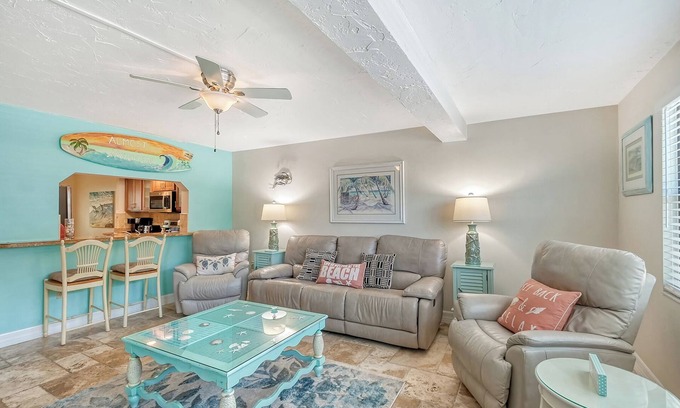 Siesta Key Condo | Siesta key Beachfront 2 bedroom 2 bath condo.Beautiful beach decor fully stocked