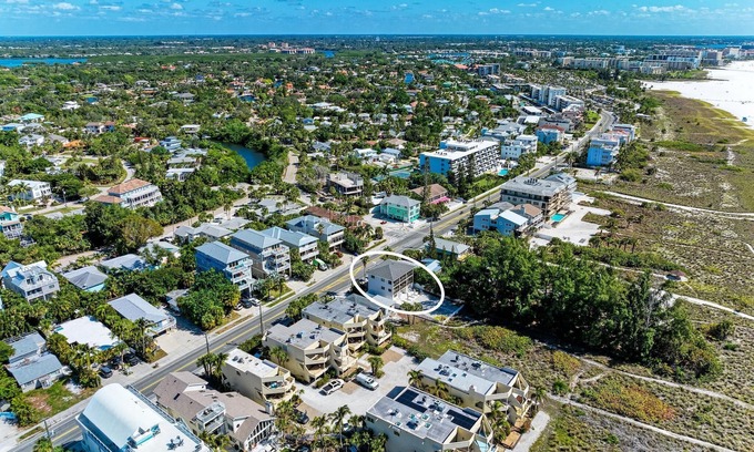 Siesta Key House | SIESTA KEY PRIVATE BEACH HOUSE-STEPS TO WORLD FAMOUS SIESTA KEY SAND