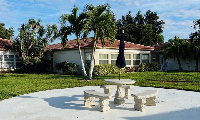 Siesta Key Villa | Siesta Key Villa/Walk to the Beach/Heated Pool