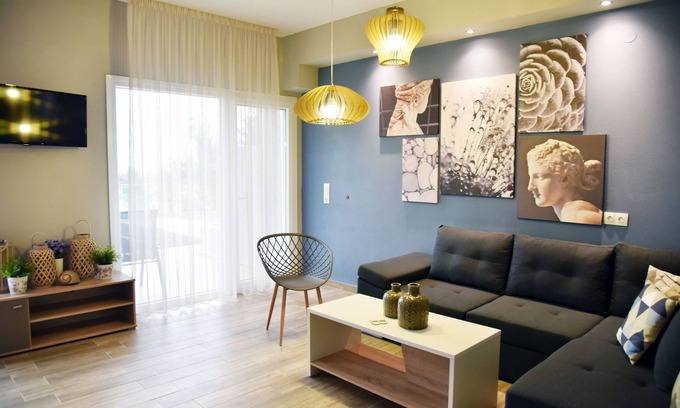Agios Nikolaos Apartment | Siggos Suites B awaits