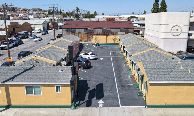 Eastside Hotel | SIGNAL HILL MOTEL