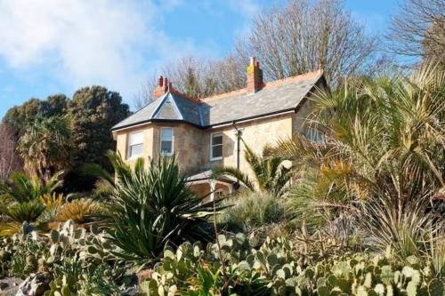 Ventnor House | Signal Point Cottage