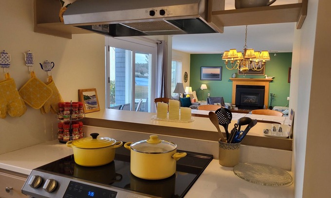 Boothbay Harbor Condo | Signal Pt Condo on Water 2024 Available May 18-June 1 & 1 wk June 8-15!