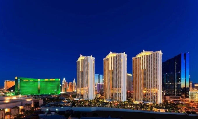 Las Vegas Condo | Signature at MGM 1BR balcony suite, tower 1.