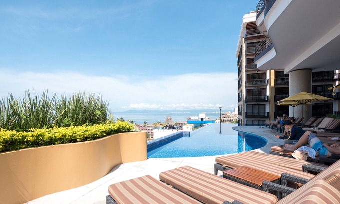 Romantic Zone Condo | Signature Pinnacle - Luxury Condo with Ocean Views