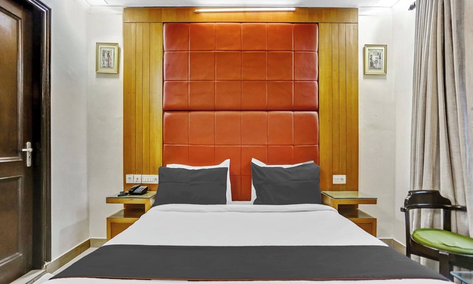 East of Kailash Hotel | Signature Plaza By MERRIMENT