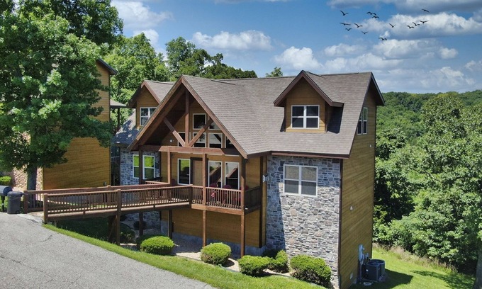 Indian Point House | “Silver Buck Lodge” - Beautiful Indian Point Cabin w/Mountain Views!