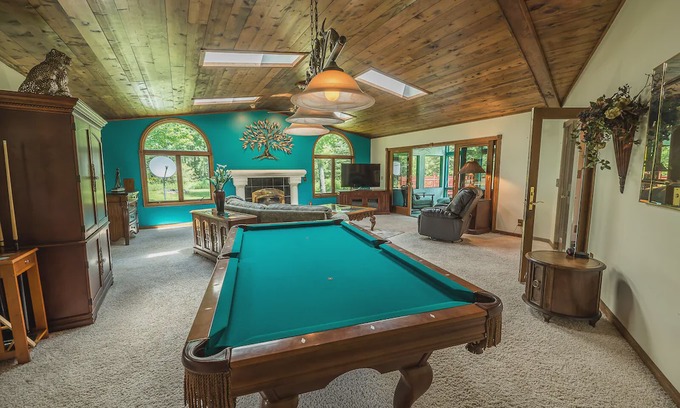 Manton House | Silver Creek Cabin - Near Traverse City and Cadillac Michigan