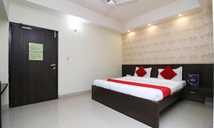 Alambagh Hotel | SILVER GRAND BY SHELTER