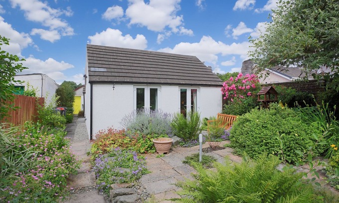 Creetown Cottage | Silver Lodge - a cottage that sleeps 4 guests in 2 bedrooms