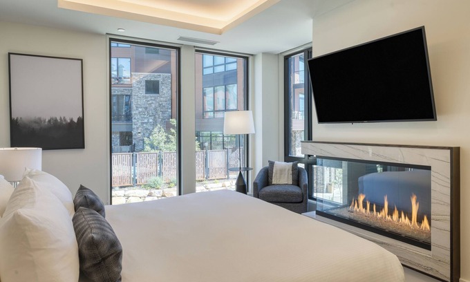 Empire Pass Condo | Silver Strike by AvantStay | Direct Slope Access | Hot Tub, Views