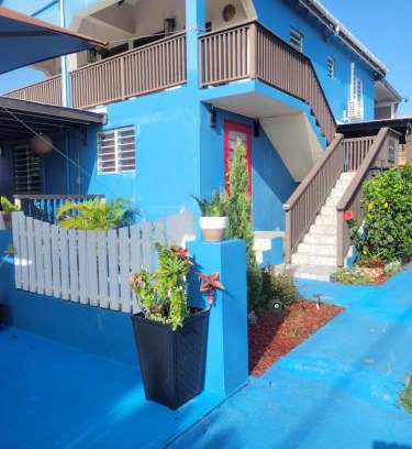 Runaway Bay Apartment | Silverbuttons
