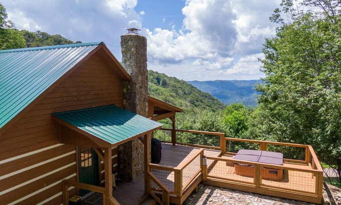 Zionville Cabin | Silverleaf - 30 Mile View, Hot Tub, Close to ASU