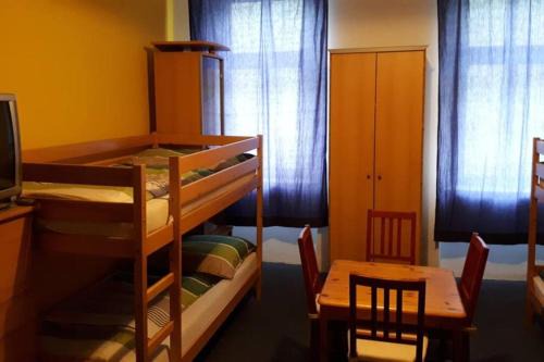 Favoriten Apartment | Simple Apartment 10 minutes to downtown