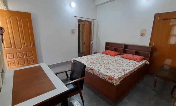 Varanasi Bed & Breakfast | Simple, Hygienic and peaceful stay with a workstation