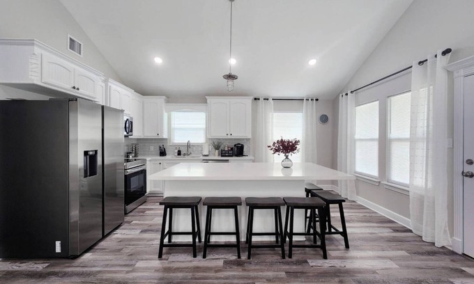 Surfside Beach House | Simple Modern GreenBean home 3BR near beach