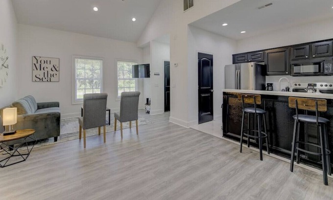 Orangeburg House | Simplicity on Sylvan