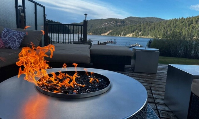 Okanagan-Similkameen House | Simplicity with luxury, lake front Chalet in the heart of Tulameen.