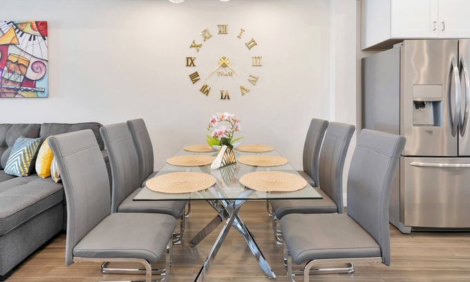 Walkerville House | Simply Comfort. New Townhomes 16 Guests, BBQ, Parking