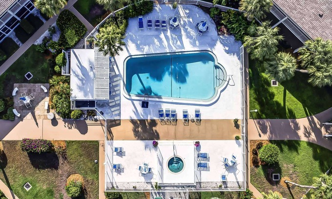 Saint Armands Key Condo | Simply Paradise! Updated Corner Unit Steps to Lido Beach & St. Armand's Circle, Pool, & Spa!